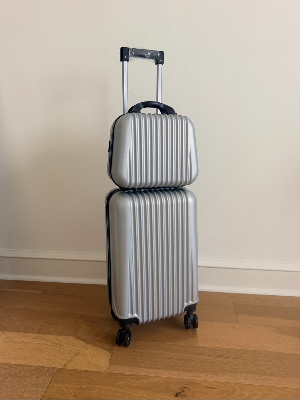 2-Piece Carry On Luggage Set 20” Rolling Suitcase + 14” Makeup Bag TSA Lock